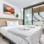 Vivi Homes - Amber, Center Fuengriola, Pool,