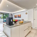 Vivi Homes - Amber, Center Fuengriola, Pool,